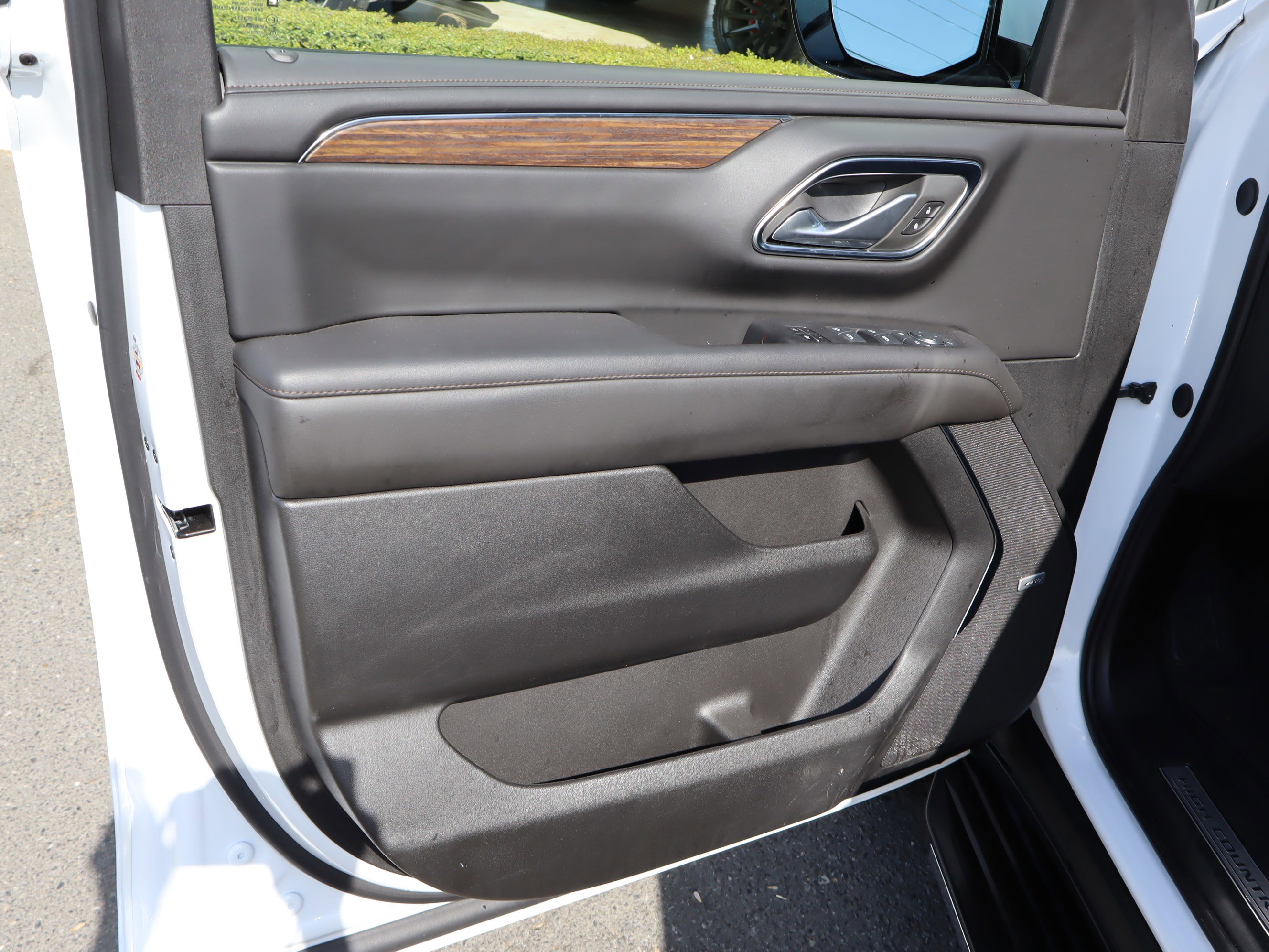 Used 2024 Chevrolet Tahoe High Country AWD/4WD image 17