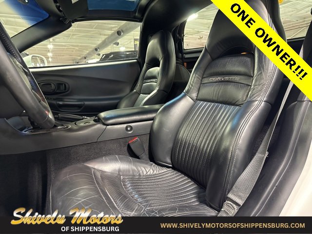 Used 2004 Chevrolet Corvette Coupe w/ Roof Package image 15