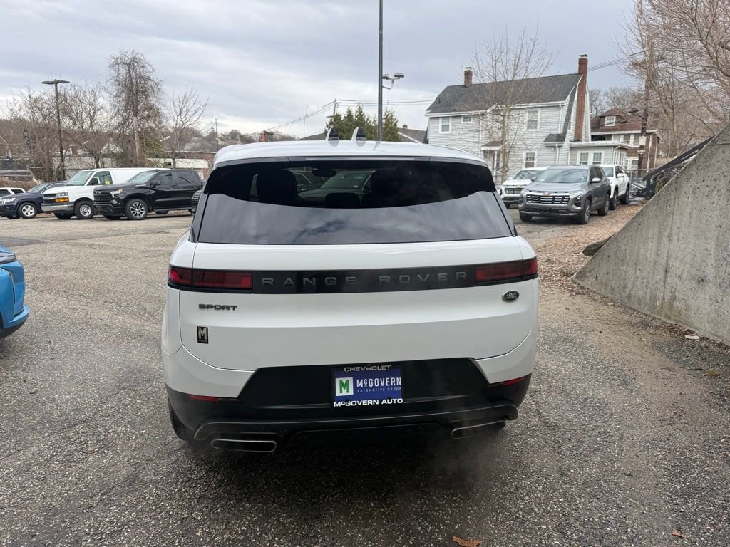 Used 2023 Land Rover Range Rover Sport SE AWD/4WD image 4
