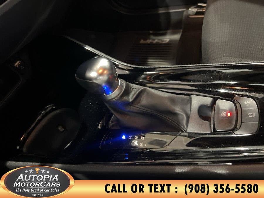 Used 2019 Toyota C-HR XLE FWD image 29