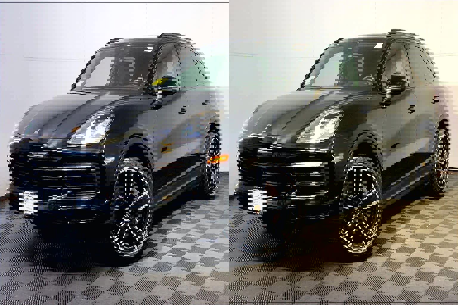 Used 2022 Porsche Cayenne image 2