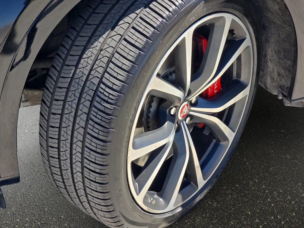 Used 2022 Jaguar F-PACE SVR AWD/4WD image 36