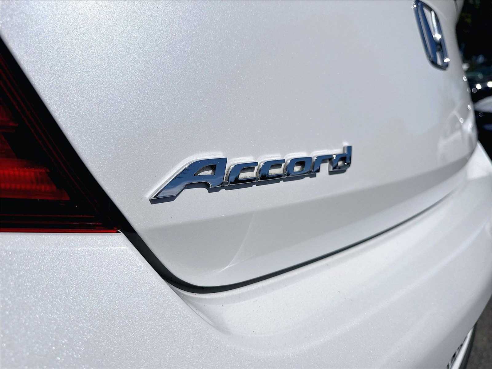 Used 2017 Honda Accord EX image 11