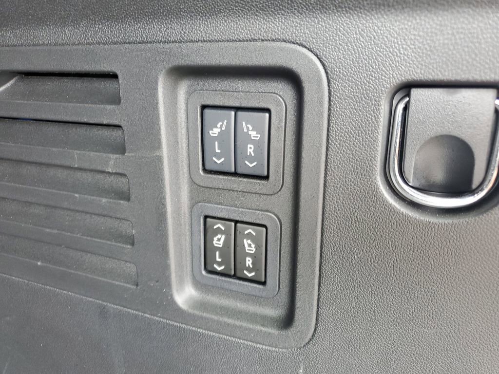 Used 2025 Buick Enclave Preferred w/ Power Package FWD image 33