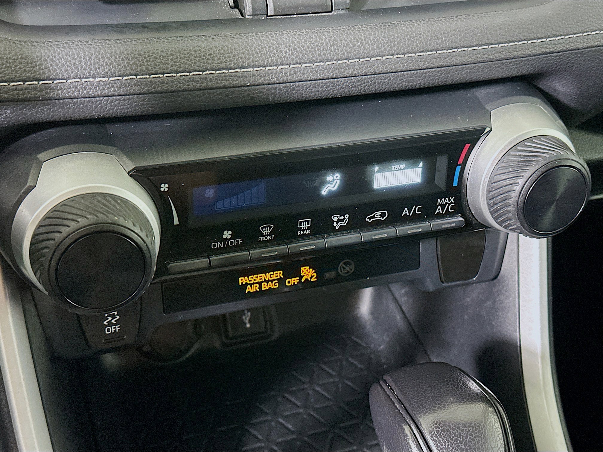 Used 2020 Toyota RAV4 LE FWD image 24