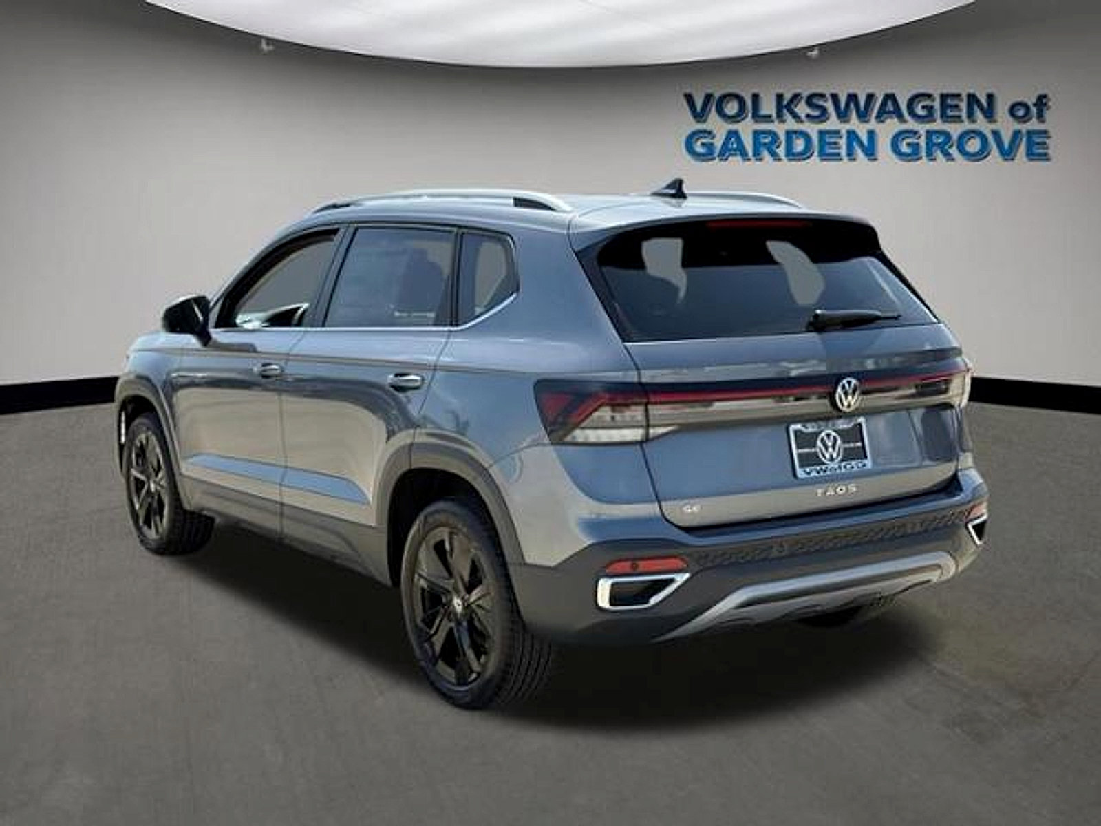 New 2026 Volkswagen Taos SE FWD image 5