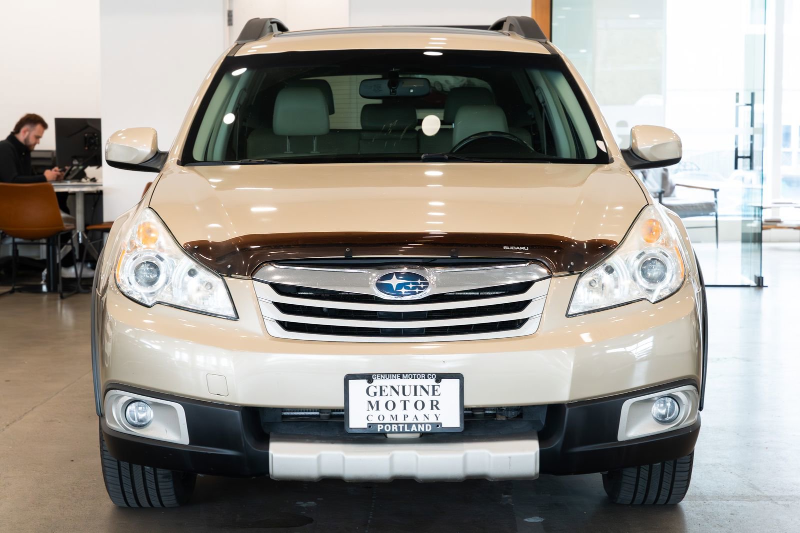 Used 2010 Subaru Outback 3.6R Limited image 2