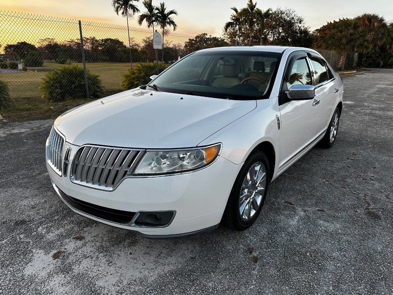 Used 2012 Lincoln MKZ FWD image 1