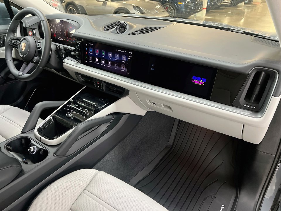 New 2026 Porsche Cayenne Coupe AWD/4WD image 31