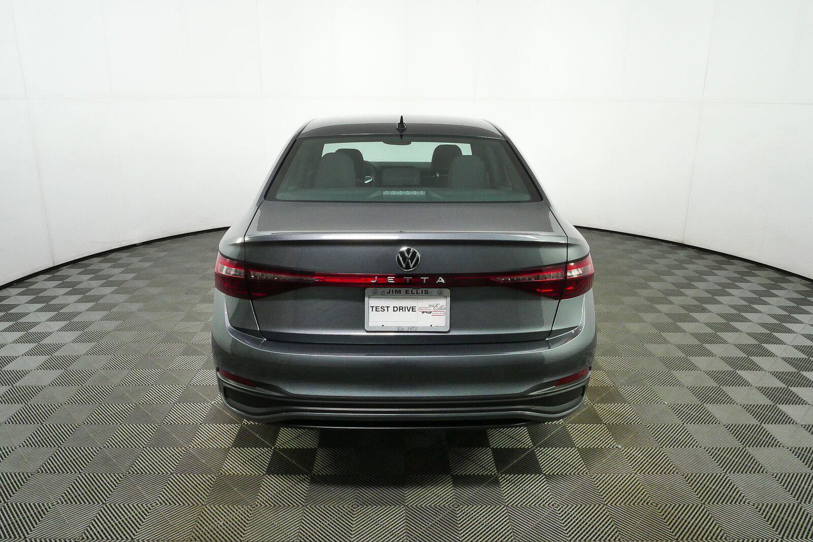 Certified 2025 Volkswagen Jetta Sport FWD image 27