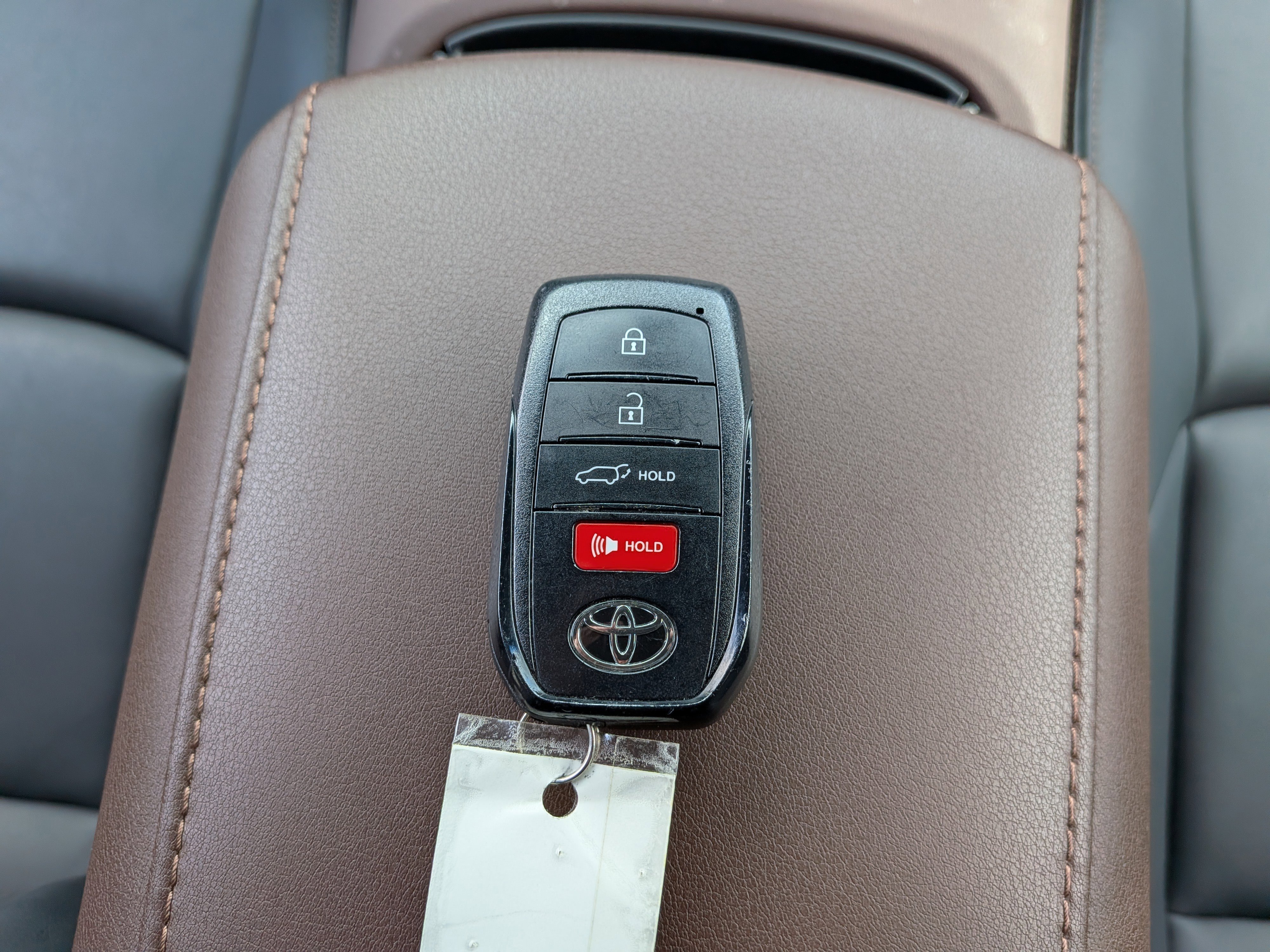 Used 2024 Toyota Venza XLE image 37