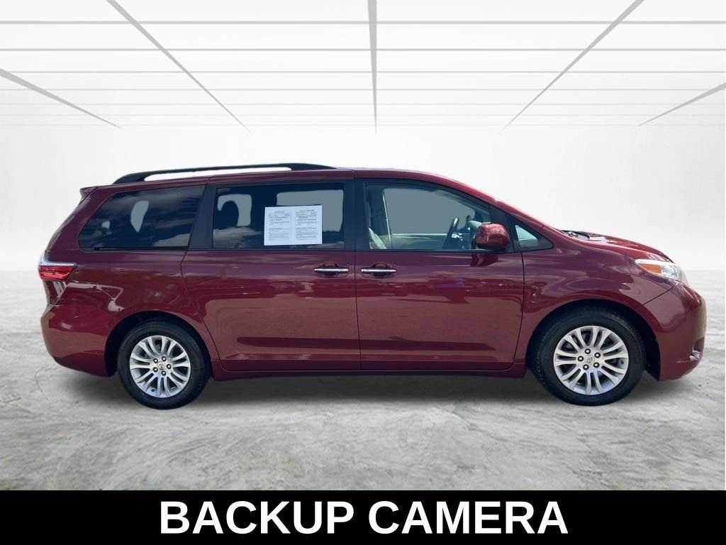 Used 2017 Toyota Sienna XLE w/ XLE Navigation Package image 4