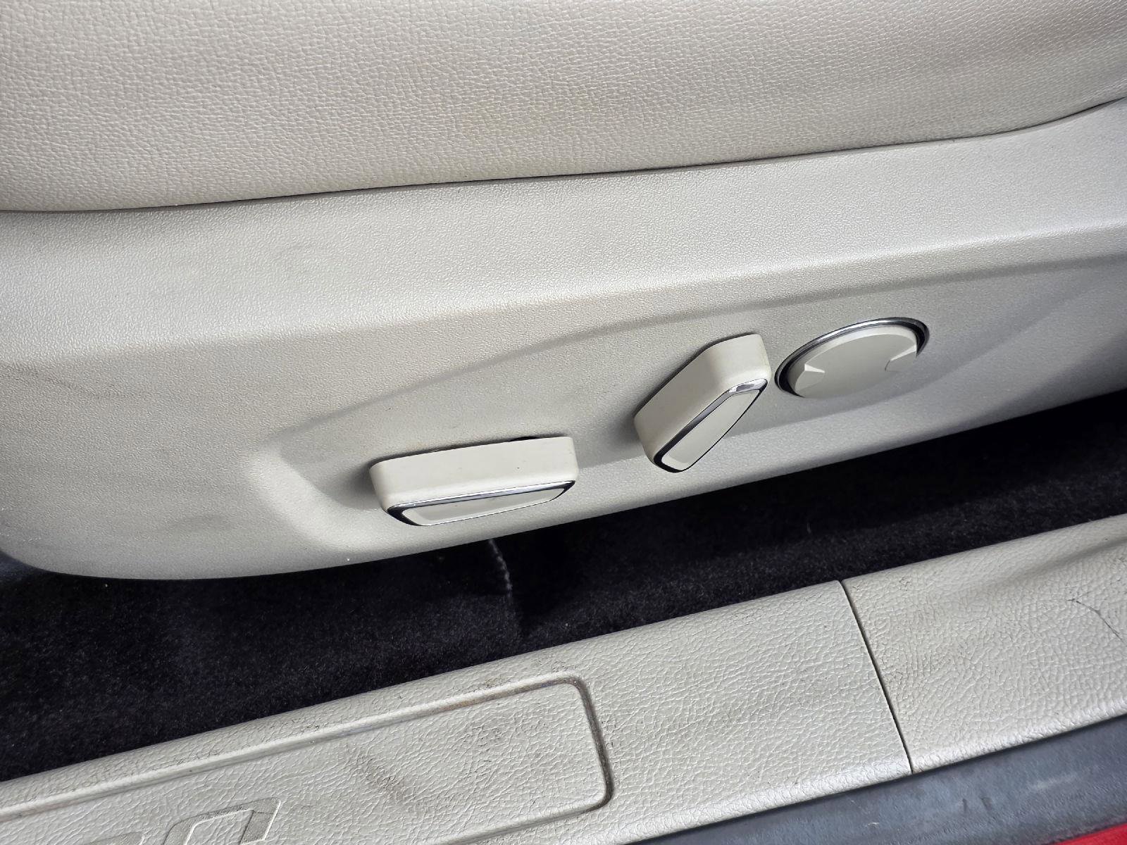 Used 2017 Ford Fusion SE w/ Fusion SE Technology Package image 36