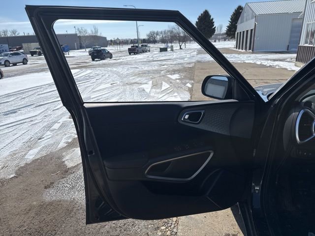 Used 2023 Kia Soul LX w/ LX Technology Package image 13