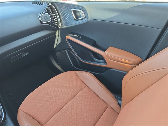 Used 2025 Kia Soul EX image 13