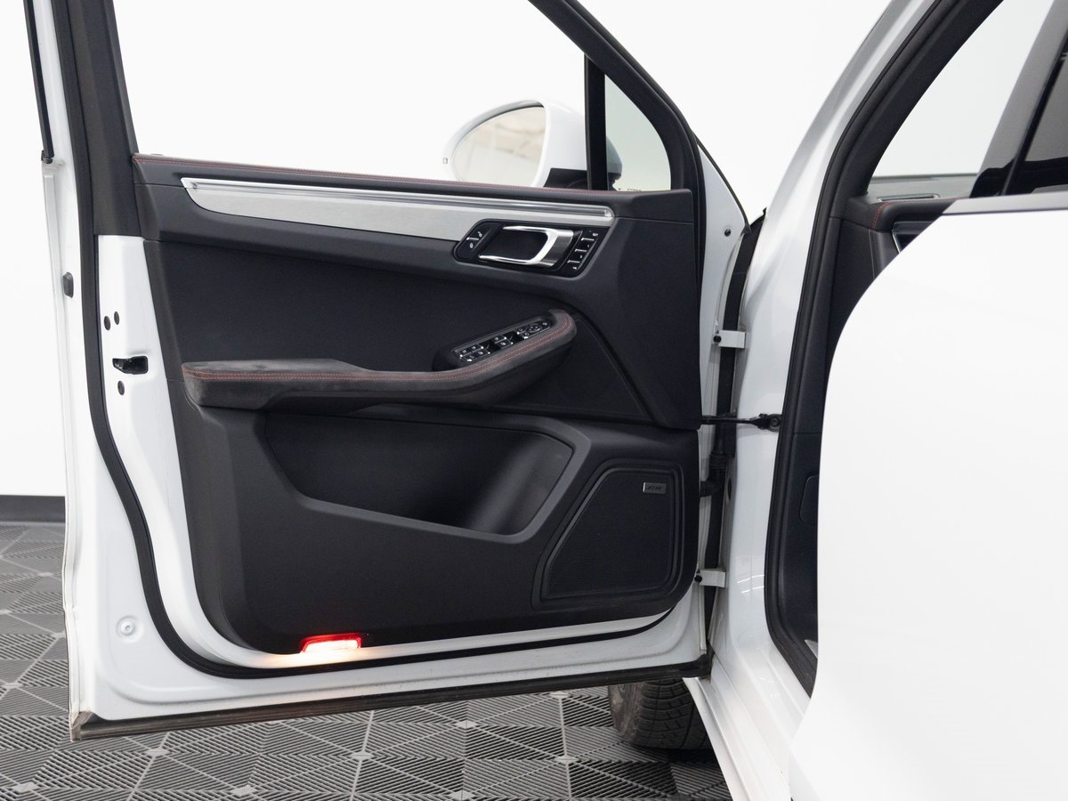 Certified 2017 Porsche Macan GTS image 11