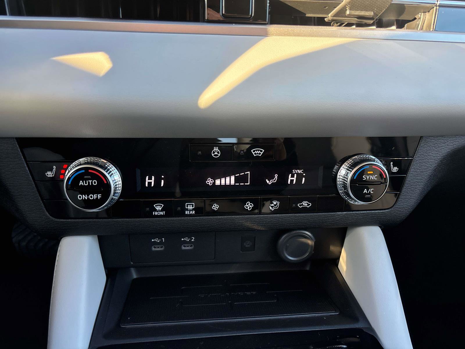 New 2026 Mitsubishi Outlander SE image 13