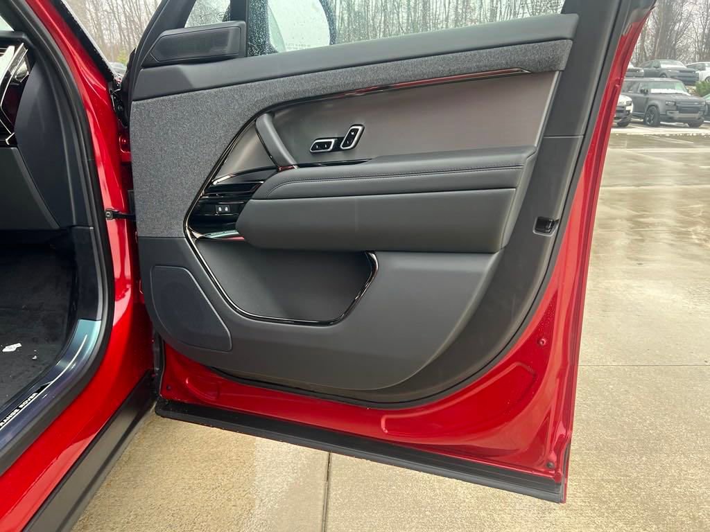 New 2025 Land Rover Range Rover Sport Dynamic SE image 10