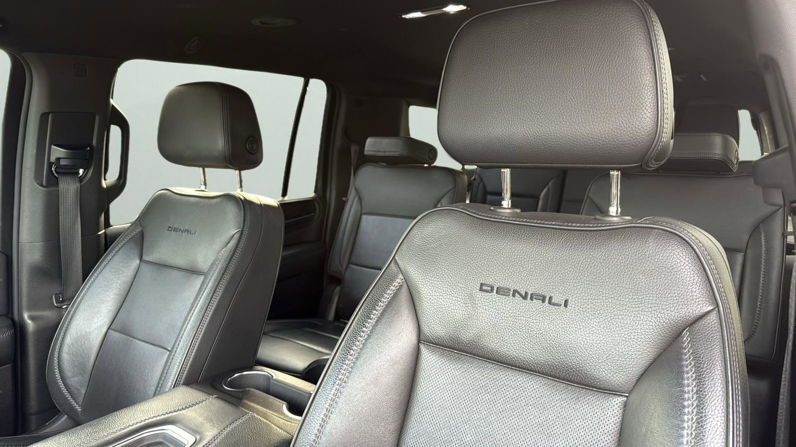 Used 2021 GMC Yukon XL Denali image 10