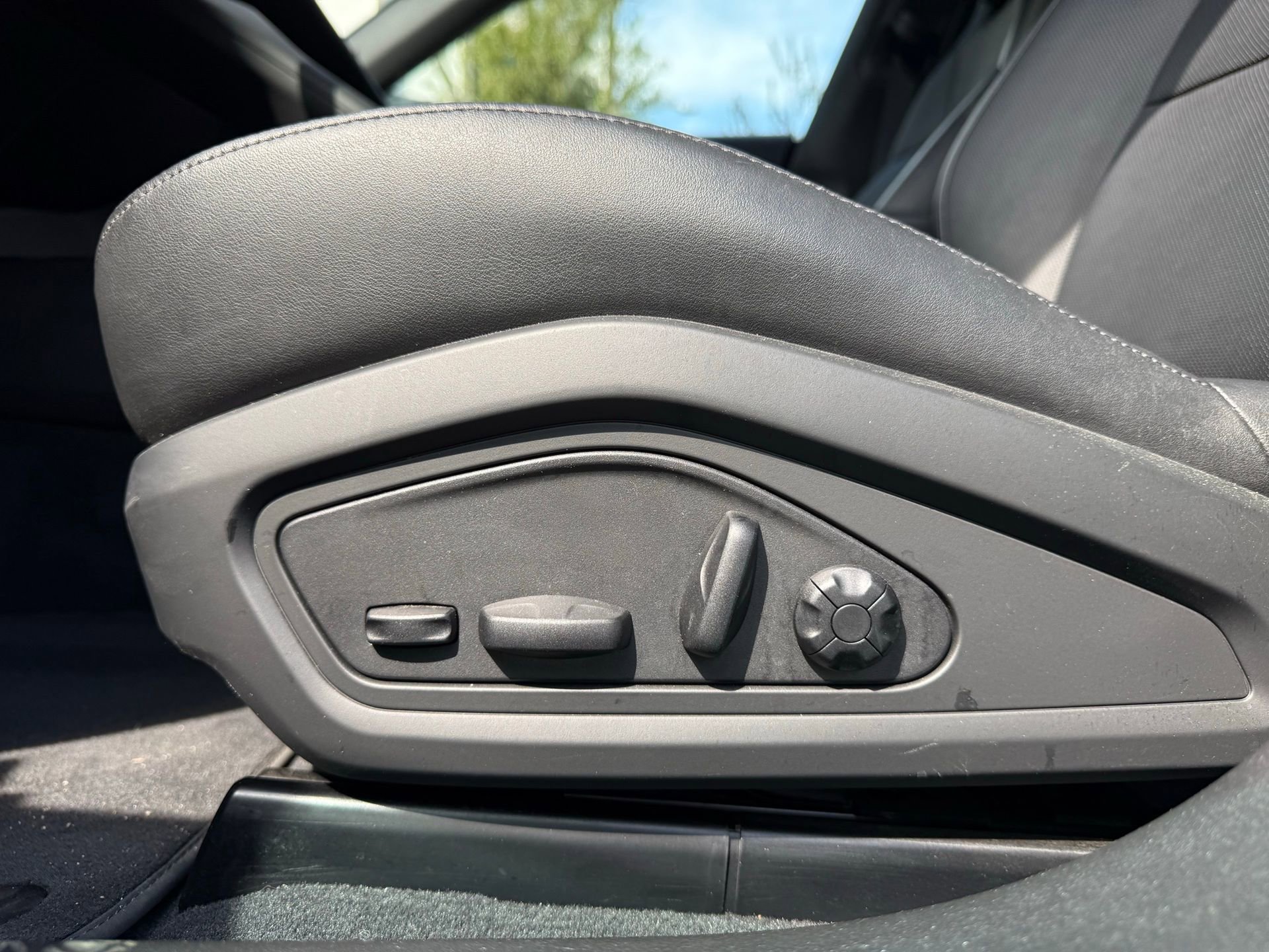 Certified 2023 Porsche Taycan 4 Cross Turismo image 27