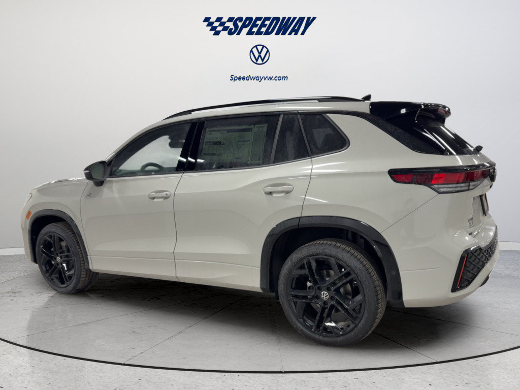 New 2026 Volkswagen Tiguan SE R-Line AWD/4WD image 8