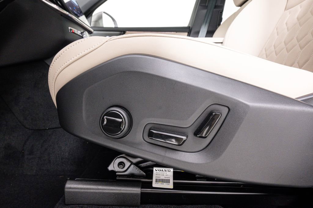Certified 2026 Volvo XC90 B6 Plus w/ Protection Package Premier image 23