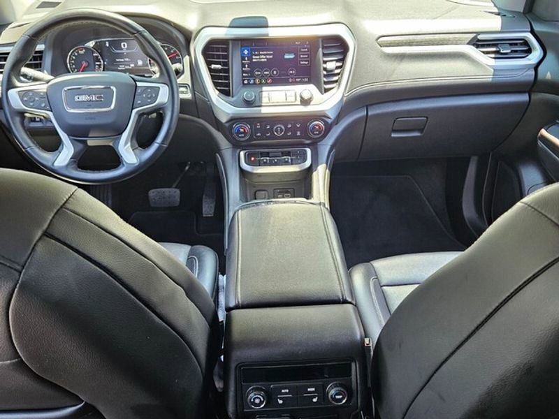 Used 2023 GMC Acadia SLT w/ Elevation Edition image 10