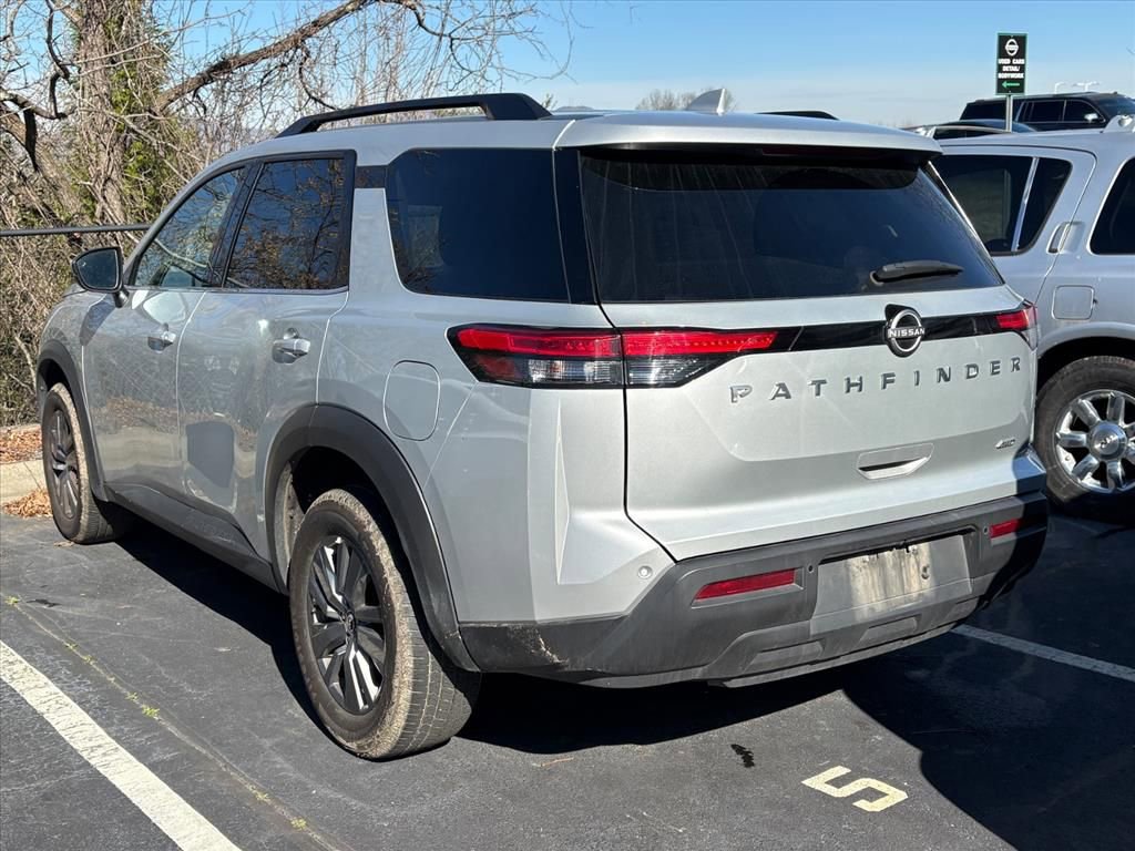 Used 2025 Nissan Pathfinder SV image 4
