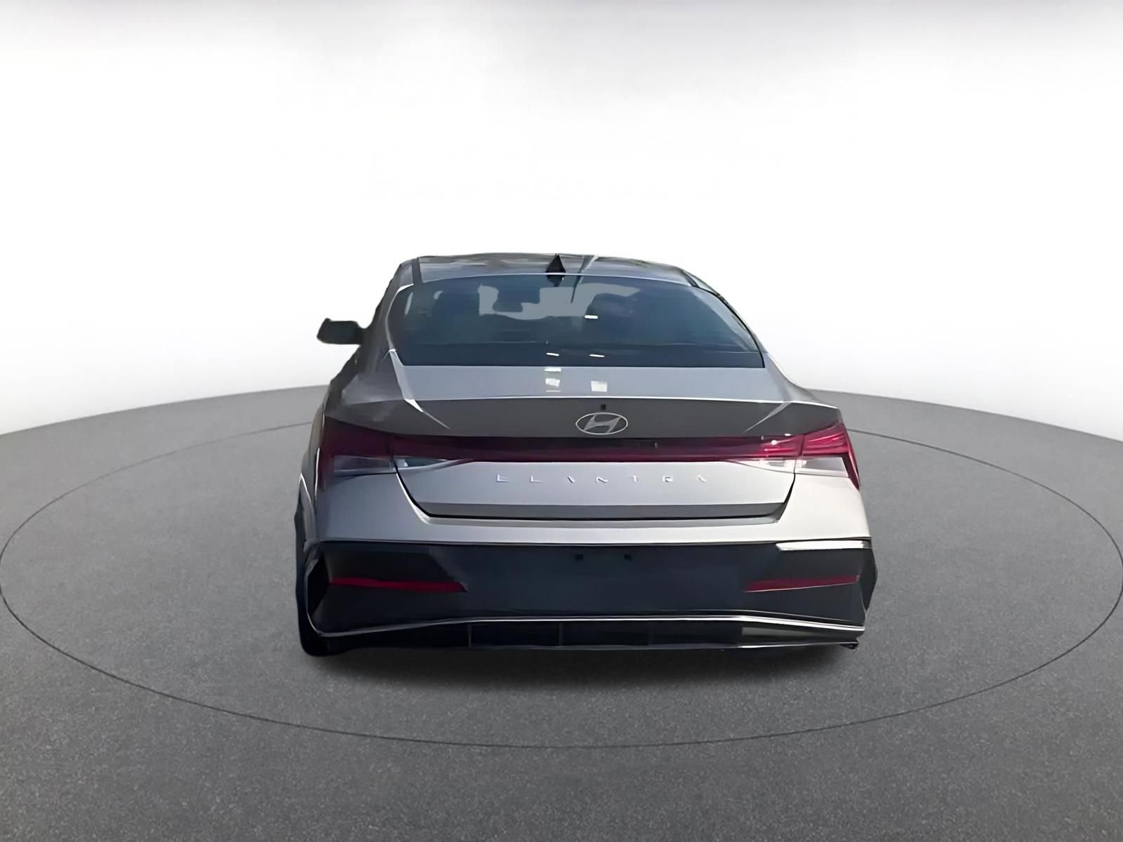 Used 2025 Hyundai Elantra SEL image 11