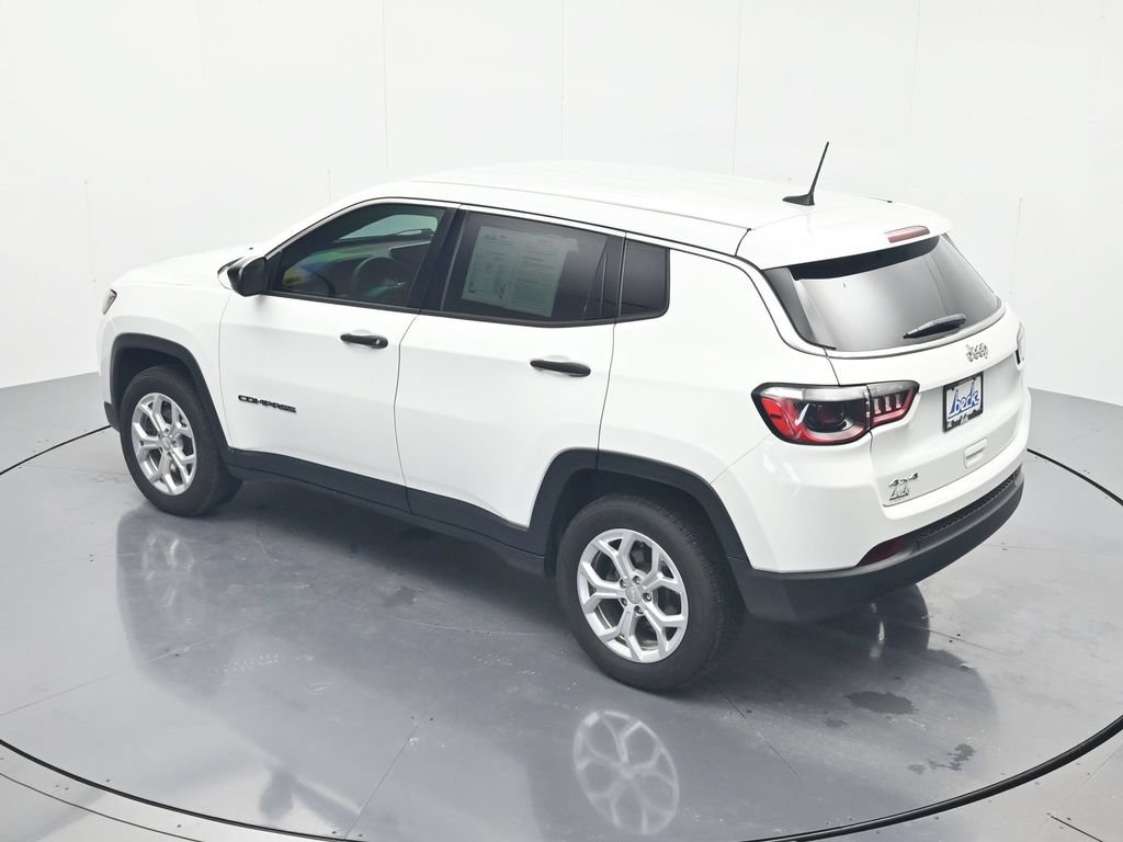 Used 2024 Jeep Compass Sport AWD/4WD image 33