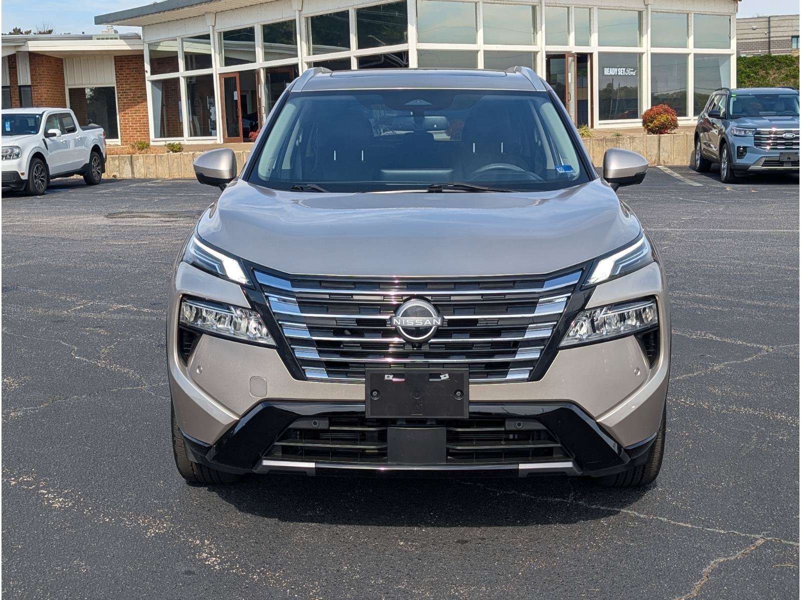 Used 2024 Nissan Rogue Platinum AWD/4WD image 2