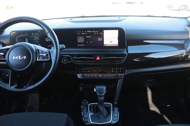 Used 2025 Kia Seltos S image 13