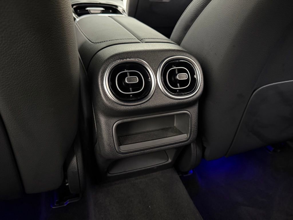 Used 2025 Mercedes-Benz GLC 300 4MATIC image 33