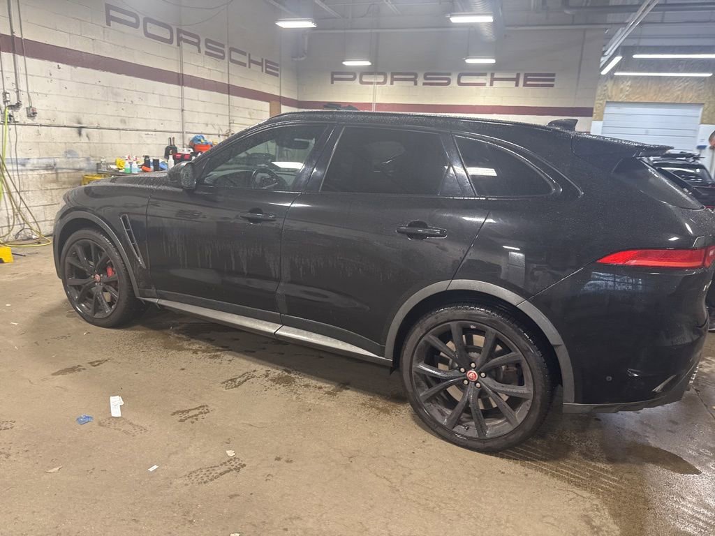 Used 2020 Jaguar F-PACE SVR image 13