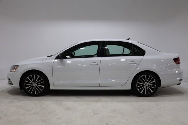 Used 2016 Volkswagen Jetta Sport FWD image 4
