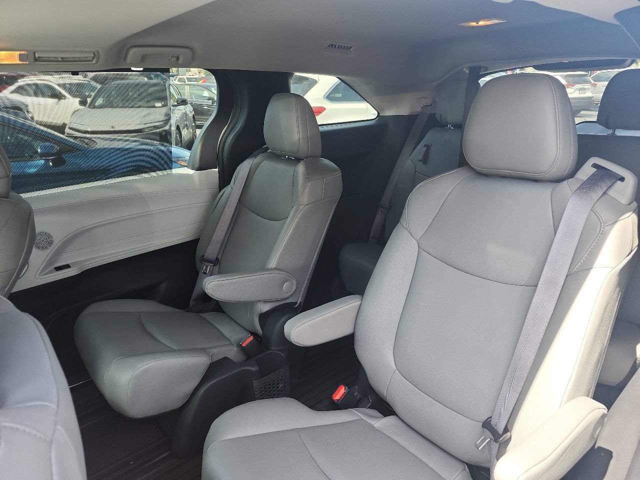 Certified 2025 Toyota Sienna XLE AWD/4WD image 5