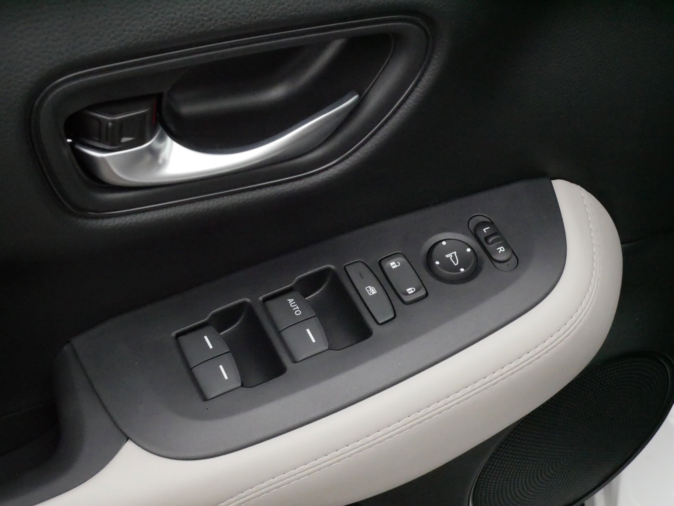 Used 2026 Honda HR-V LX image 19