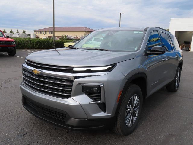 Used 2025 Chevrolet Traverse LT AWD/4WD image 3