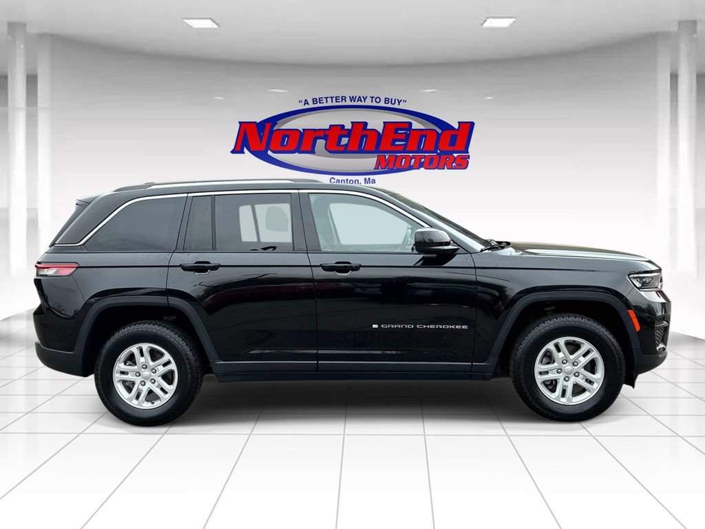 Used 2022 Jeep Grand Cherokee Laredo w/ Luxury Tech Group I AWD/4WD image 8