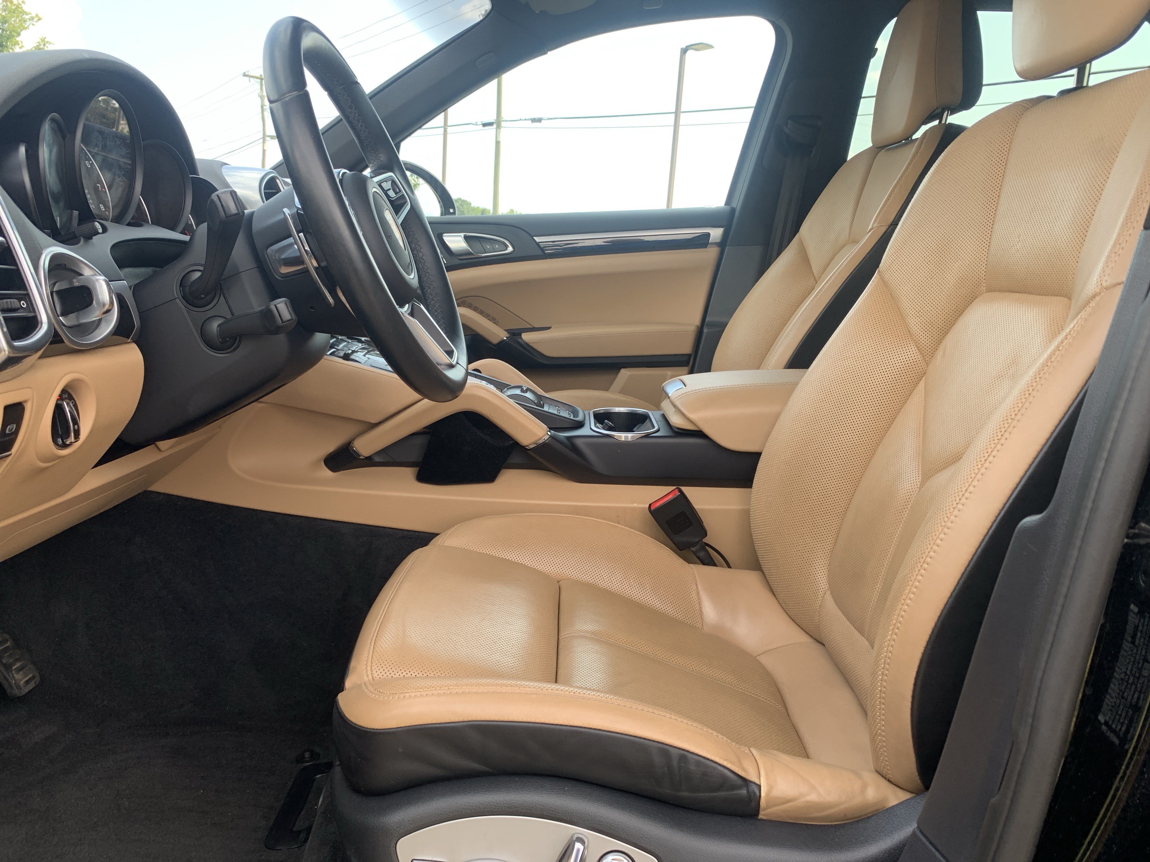Used 2018 Porsche Cayenne Platinum Edition AWD/4WD image 16