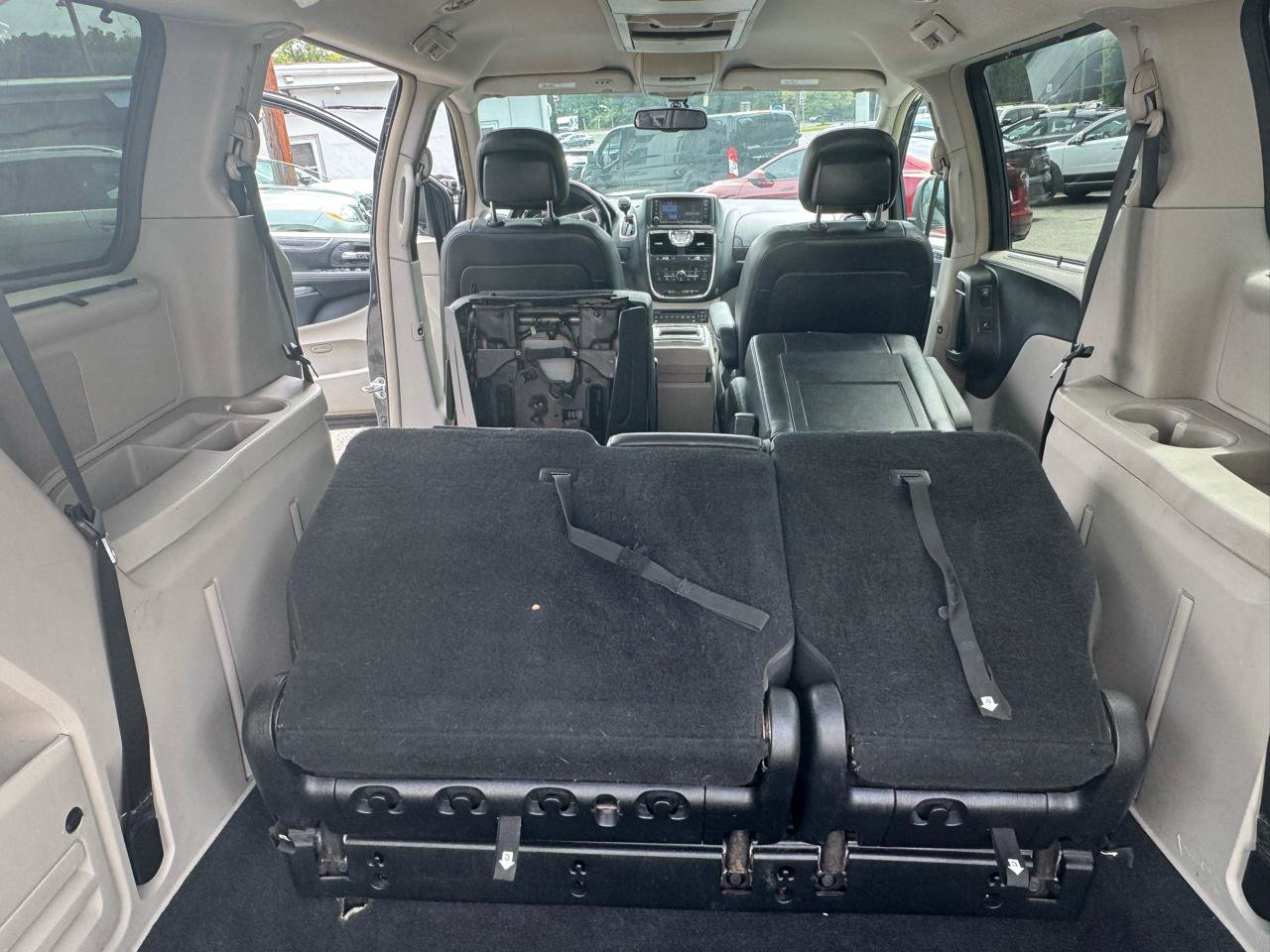 Used 2012 Chrysler Town & Country Touring-L w/ Entertainment Group #2 FWD image 18