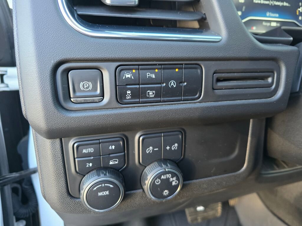 Used 2023 Chevrolet Suburban RST w/ Luxury Package image 19