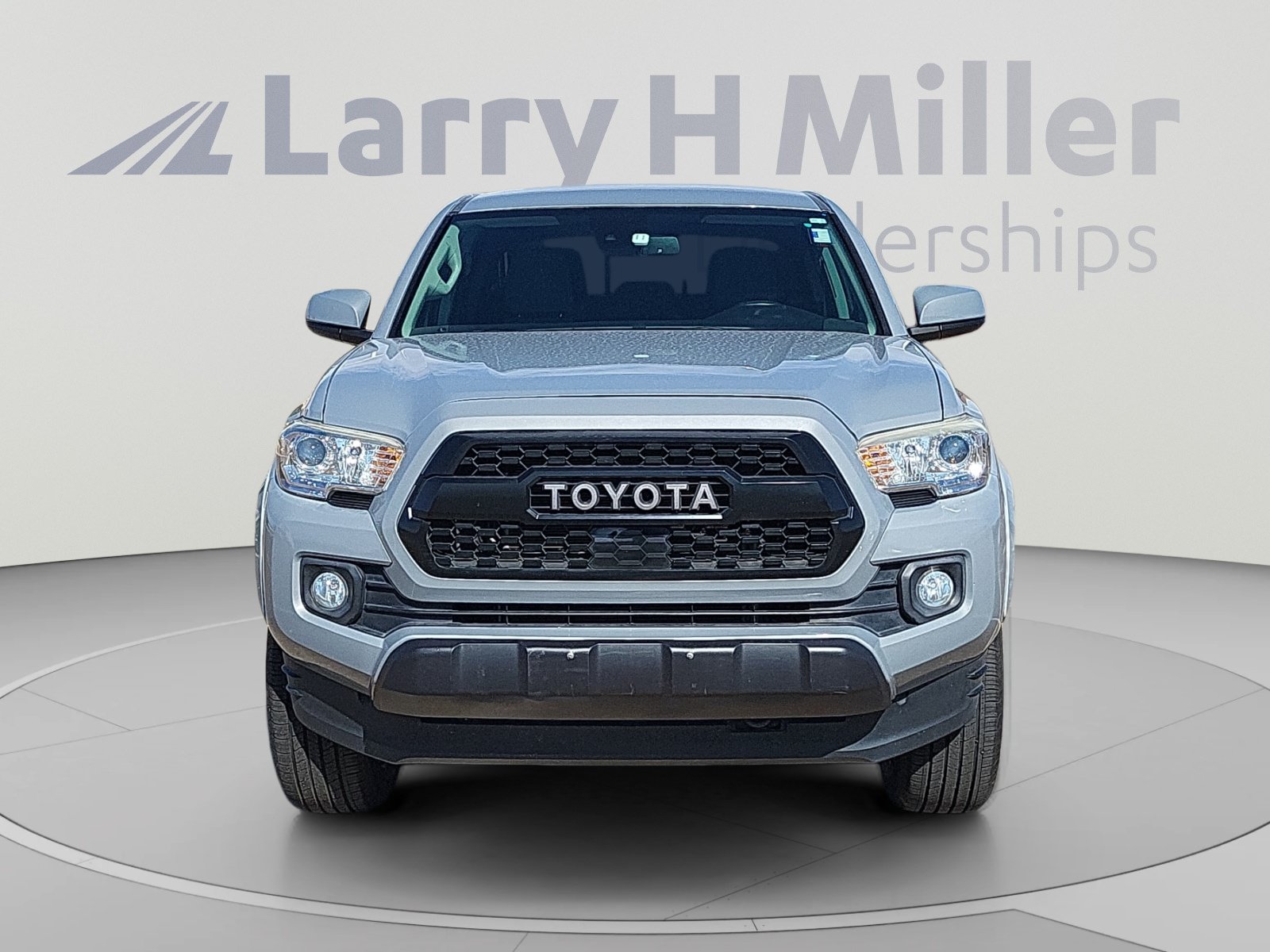 Used 2019 Toyota Tacoma SR5 RWD image 8