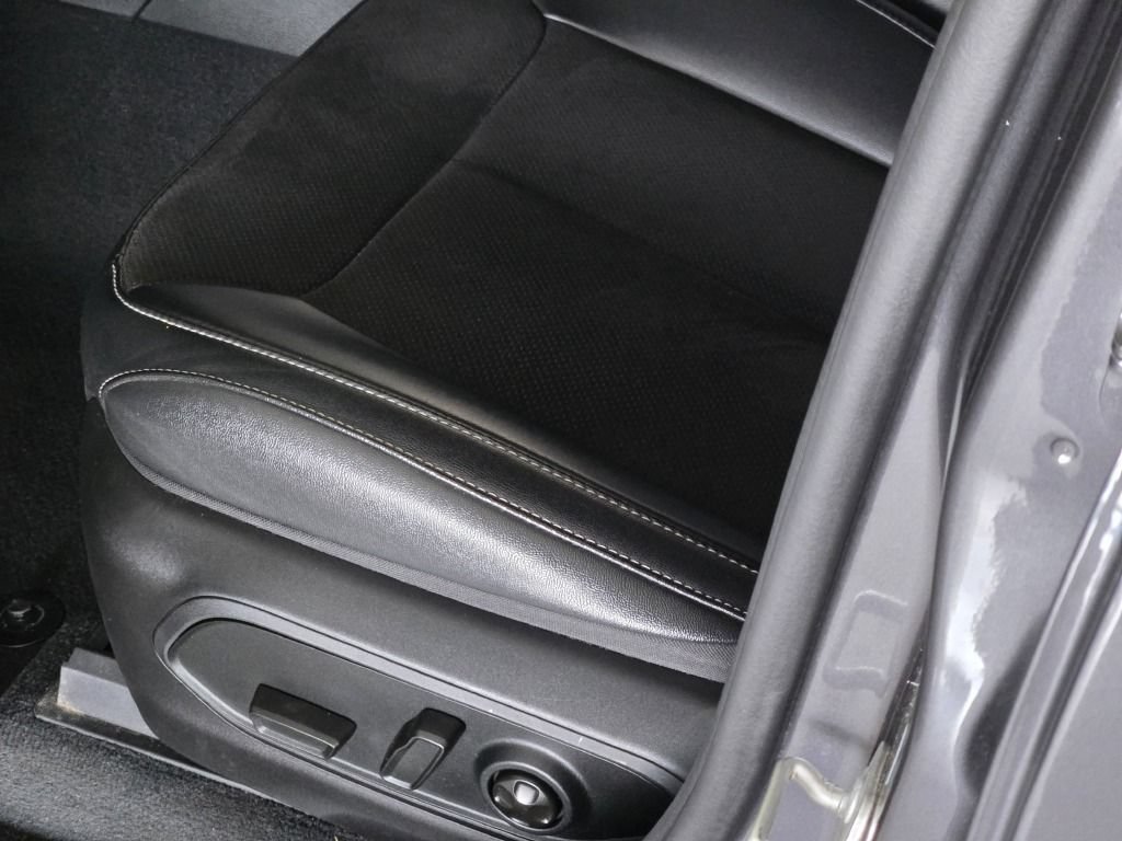 Used 2023 Jeep Grand Cherokee Altitude AWD/4WD image 23