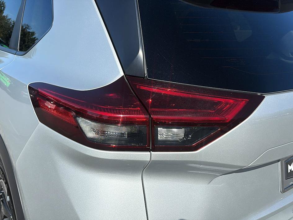Certified 2025 Nissan Rogue SV AWD/4WD image 16