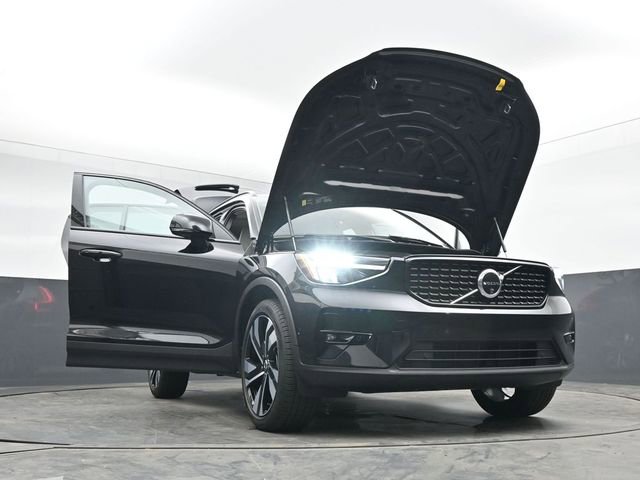 Used 2024 Volvo XC40 B5 Plus w/ Climate Package image 55