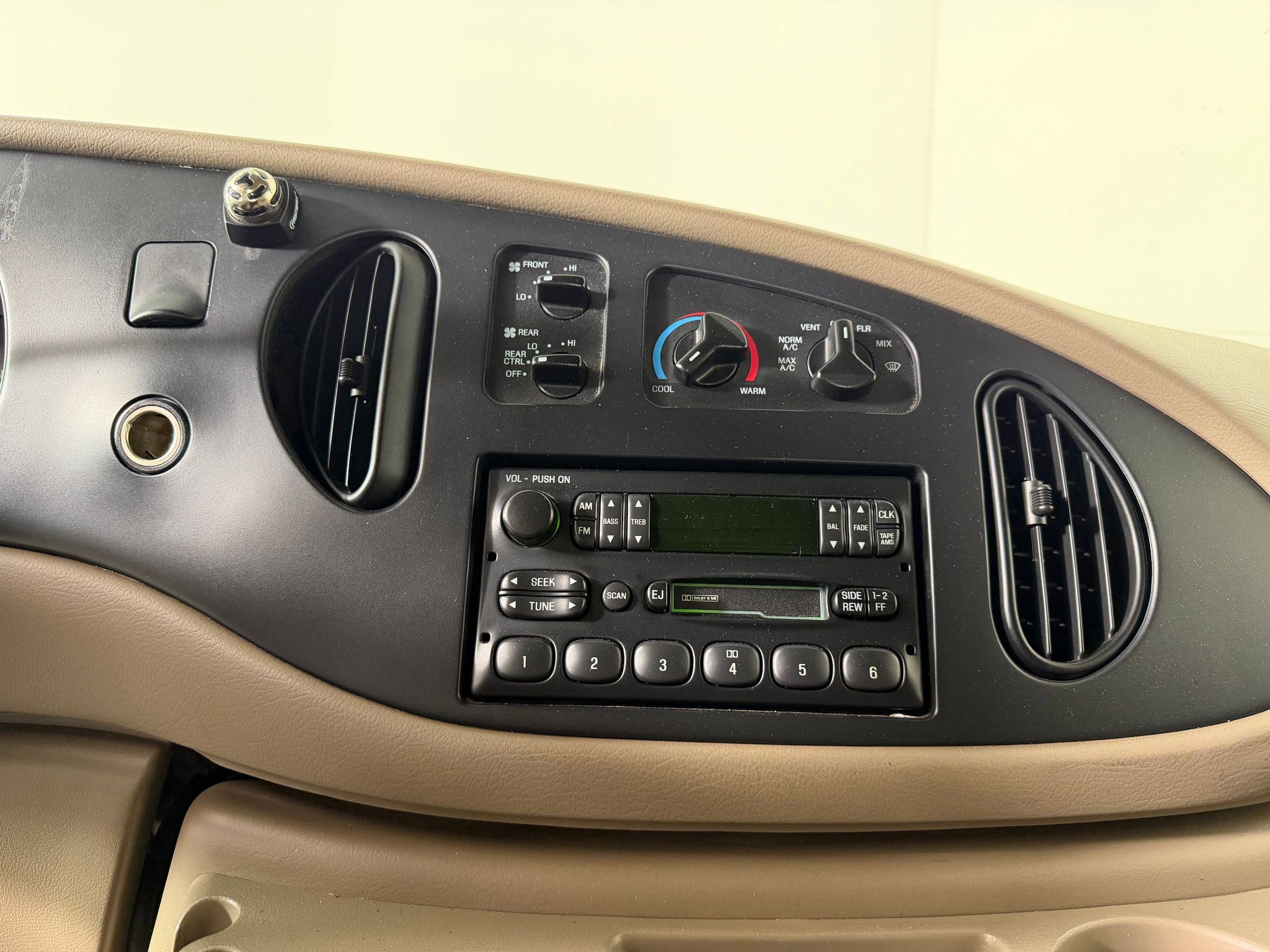 Used 2001 Ford E-350 and Econoline 350 Club Wagon image 22