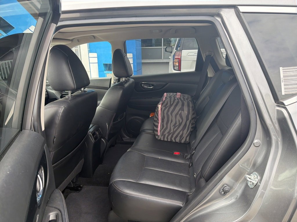 Used 2018 Nissan Rogue SL w/ Premium Package image 3