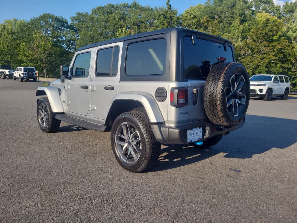 Used 2024 Jeep Wrangler Unlimited w/ Convenience Group AWD/4WD image 5
