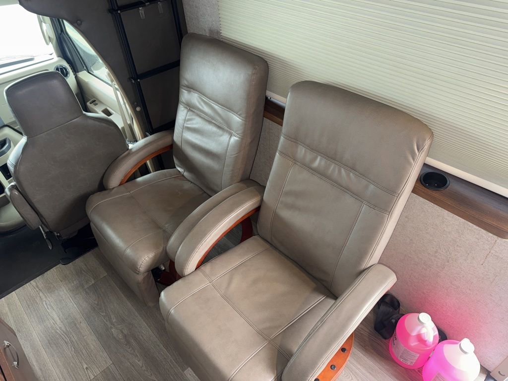 Used 2017 Ford E-450 and Econoline 450 Super Duty w/ Motorhome Prep Package image 40